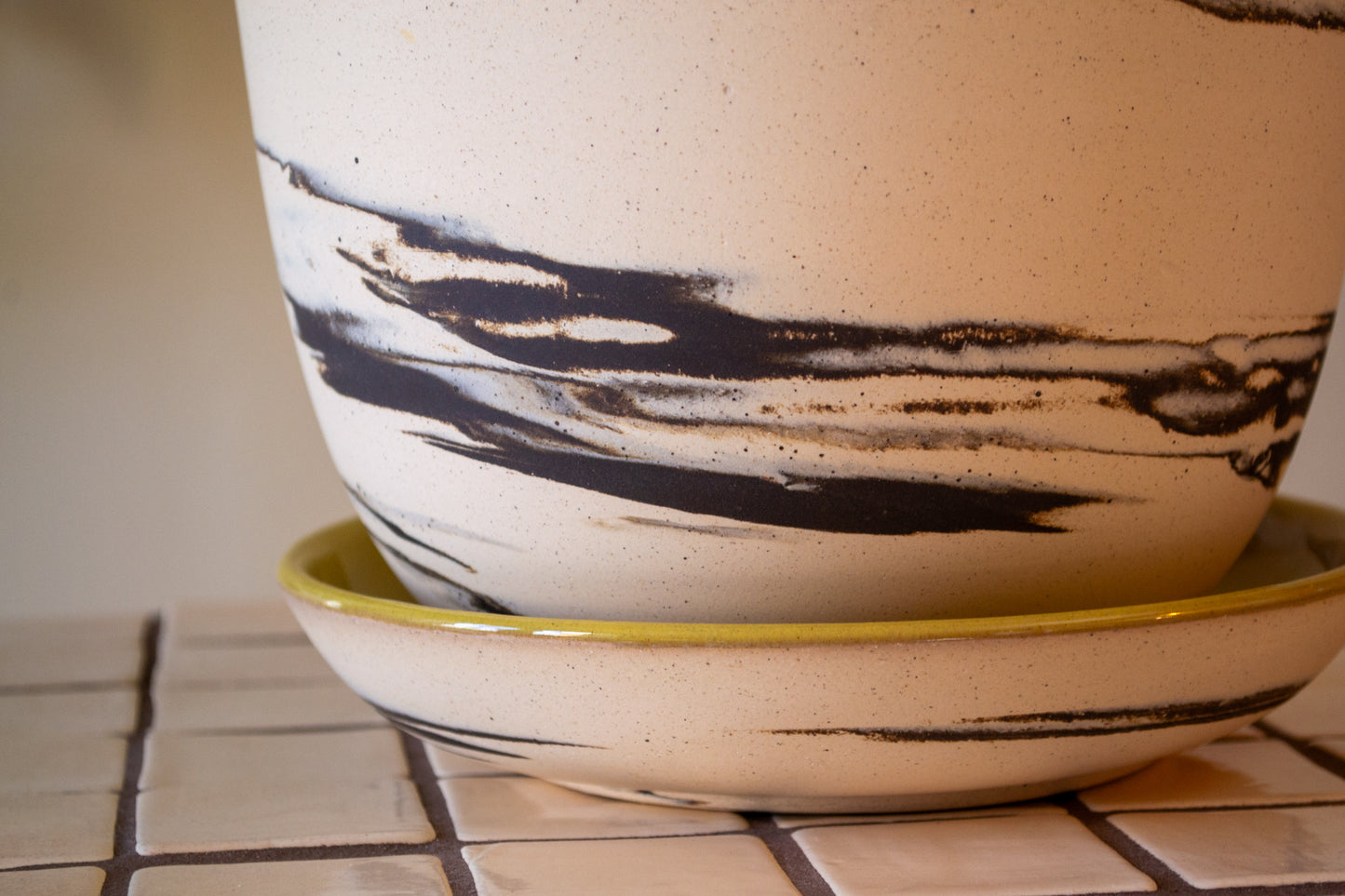 Planter with Drip Plate | 8 in. Diameter | Marbled/Pear | Zebra Collection